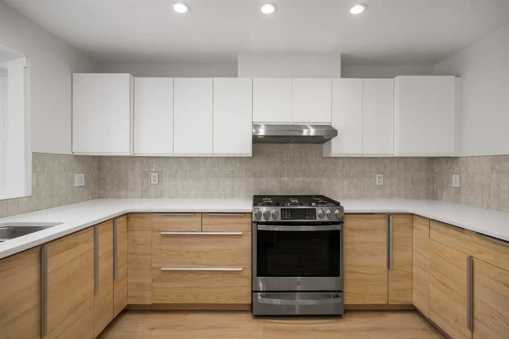 327 Canyon Close