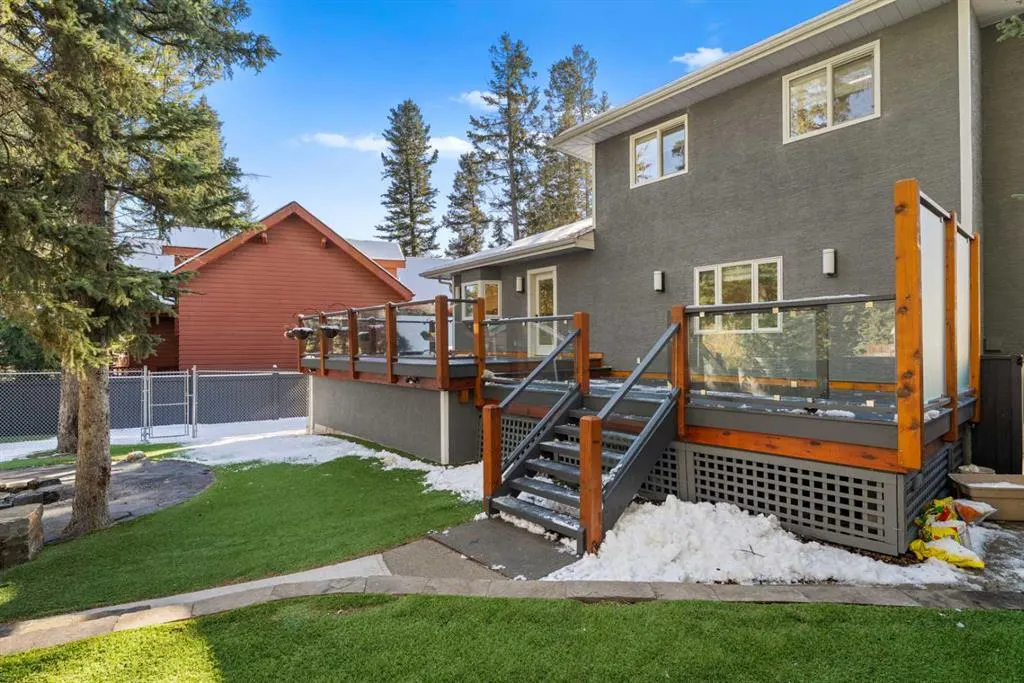 327 Canyon Close
