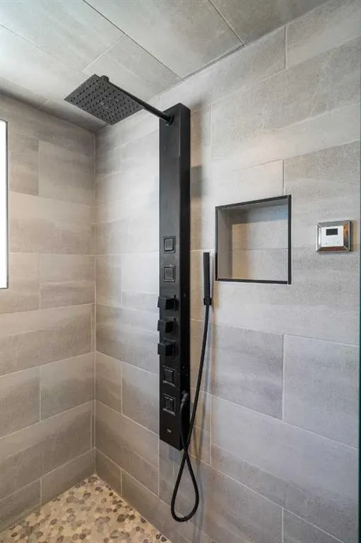 327 Canyon Close