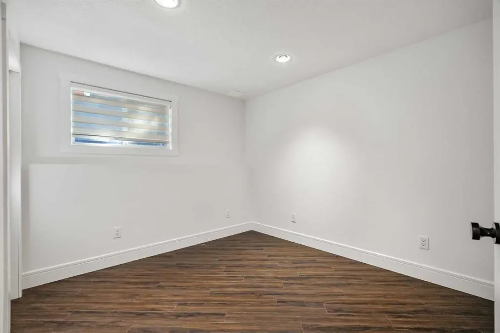 327 Canyon Close