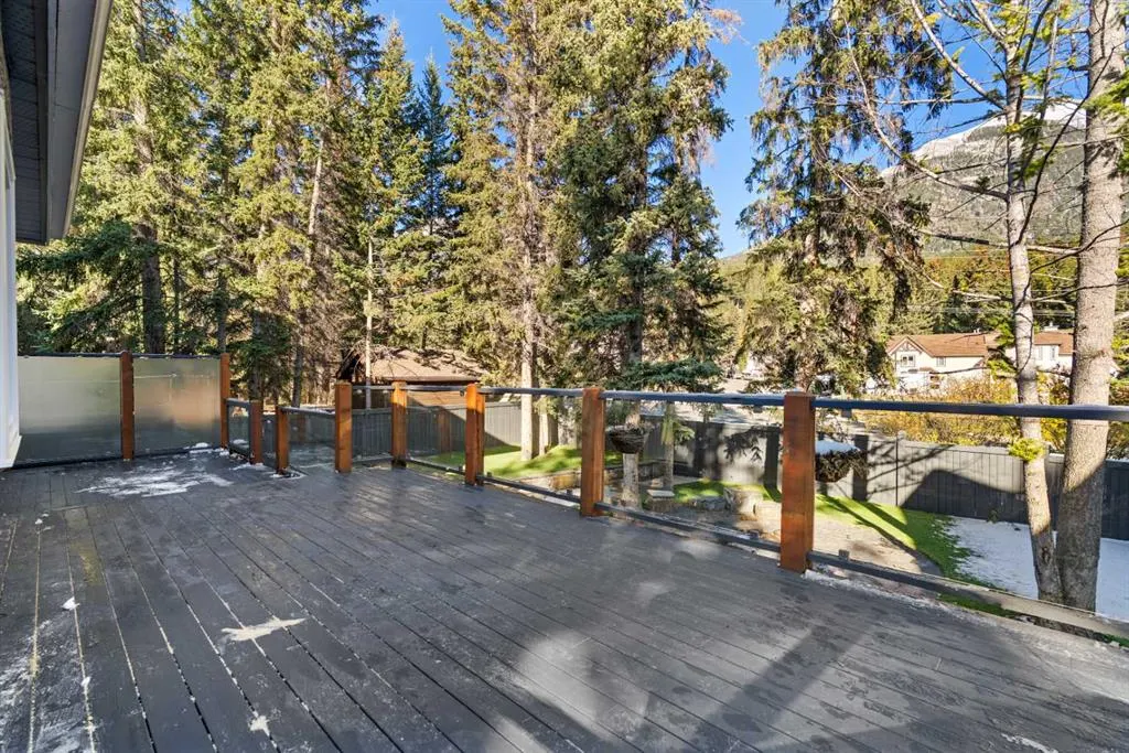 327 Canyon Close