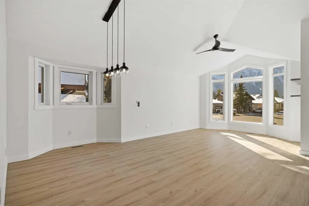 327 Canyon Close
