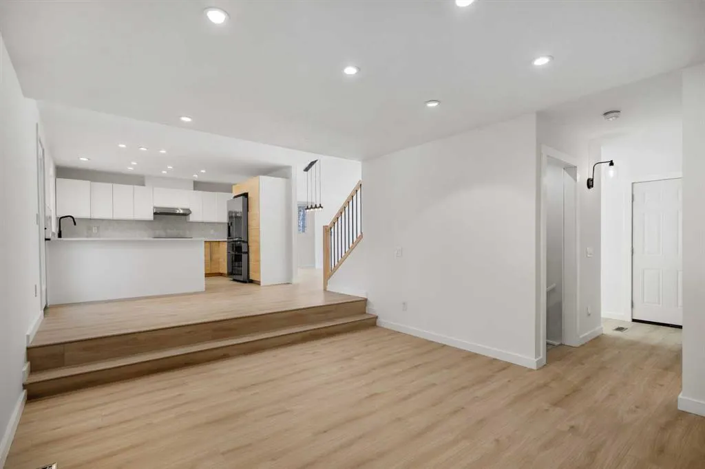 327 Canyon Close