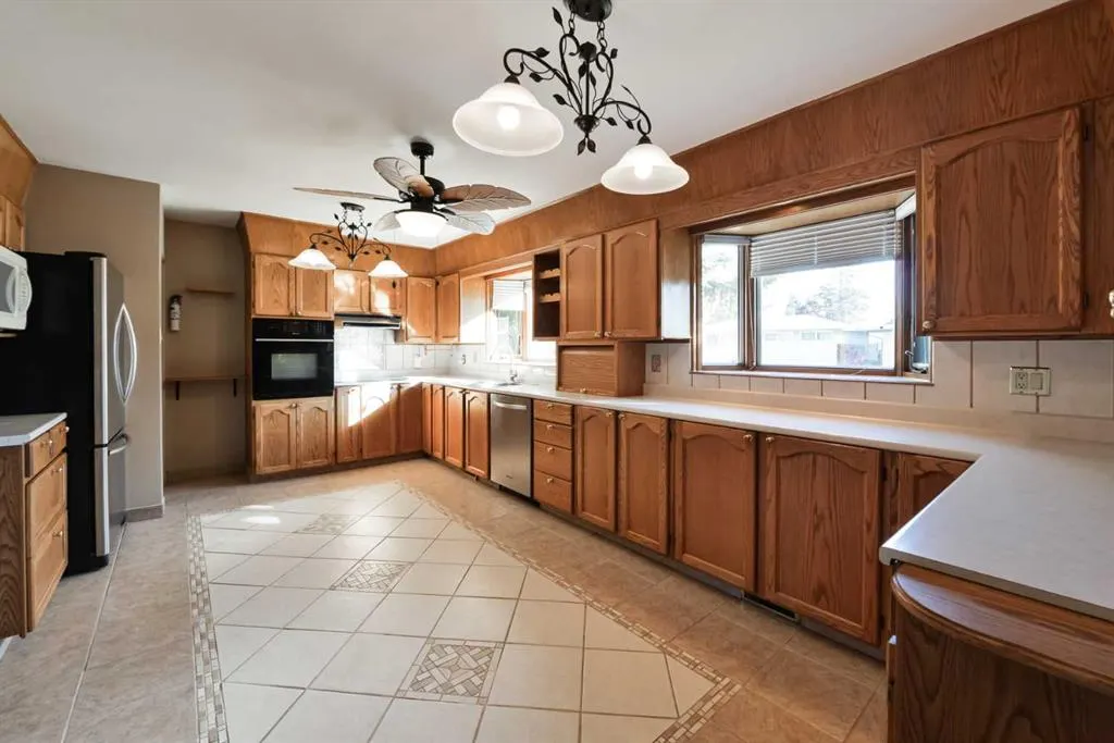 87 Gladeview Crescent SW