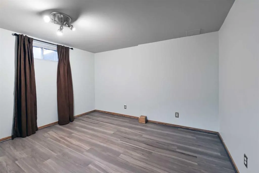 87 Gladeview Crescent SW