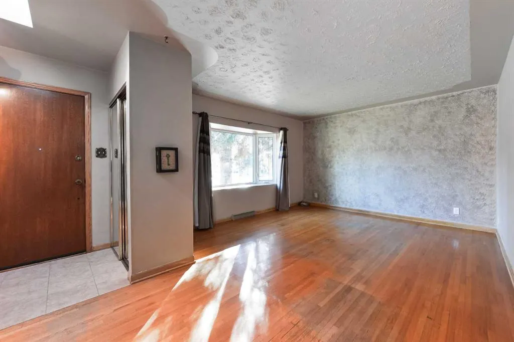 87 Gladeview Crescent SW