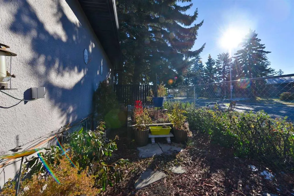 87 Gladeview Crescent SW