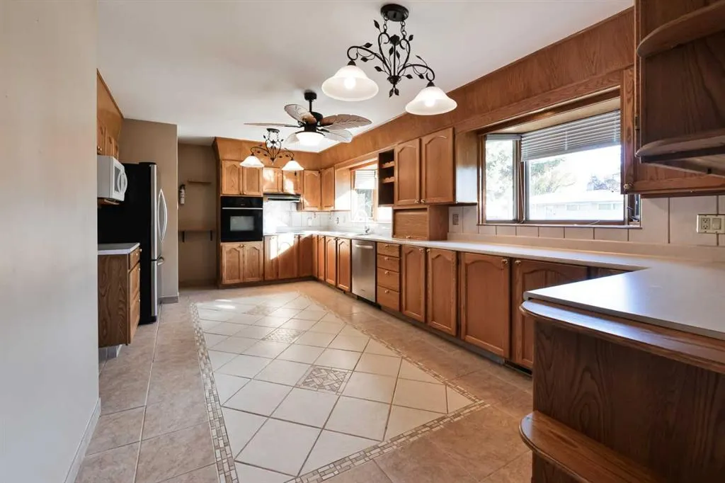 87 Gladeview Crescent SW