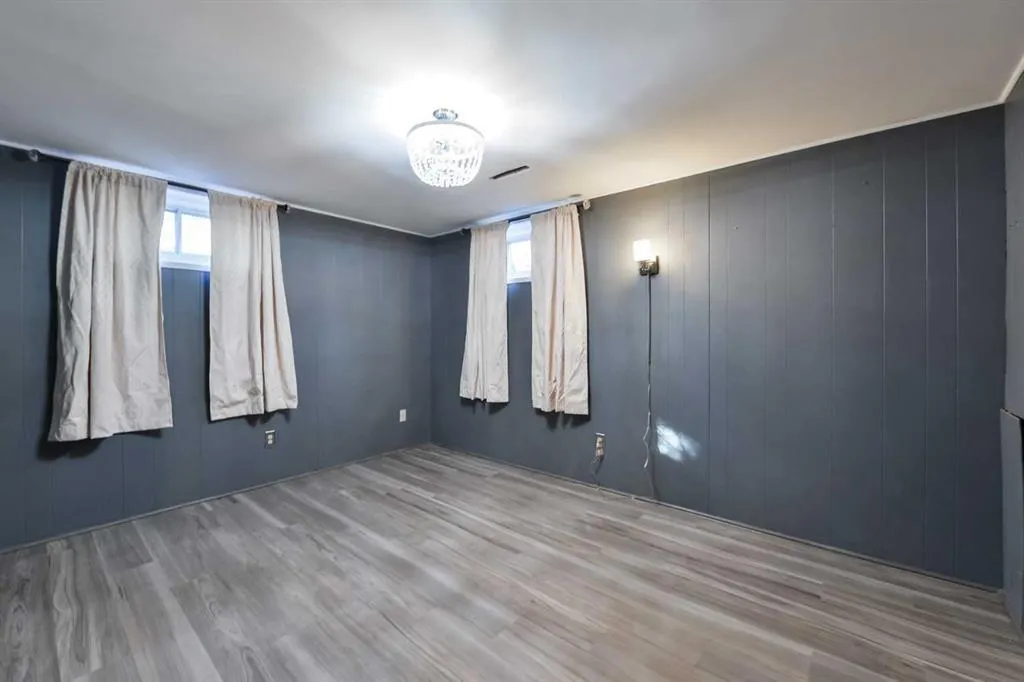 87 Gladeview Crescent SW
