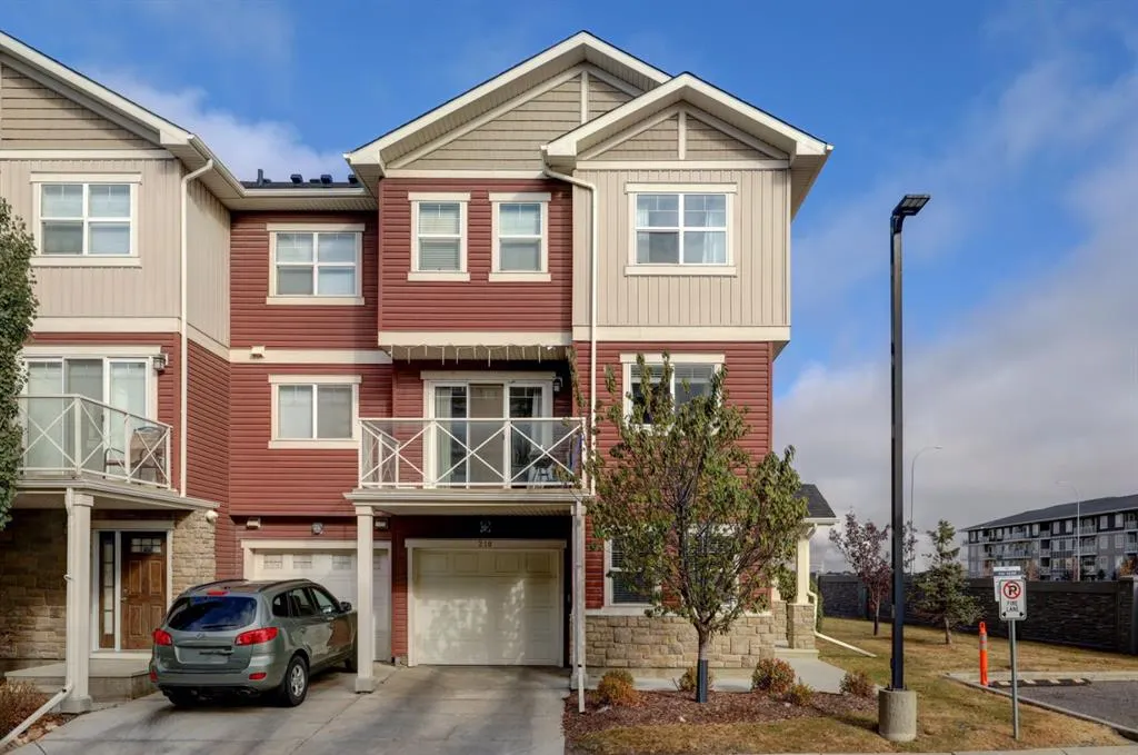 210 Skyview Ranch Grove NE