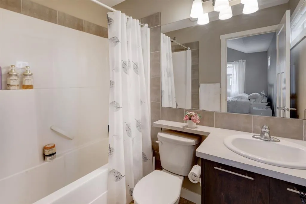 210 Skyview Ranch Grove NE