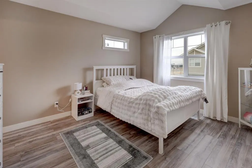 210 Skyview Ranch Grove NE