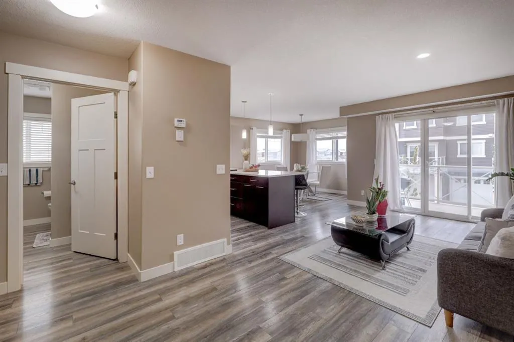 210 Skyview Ranch Grove NE