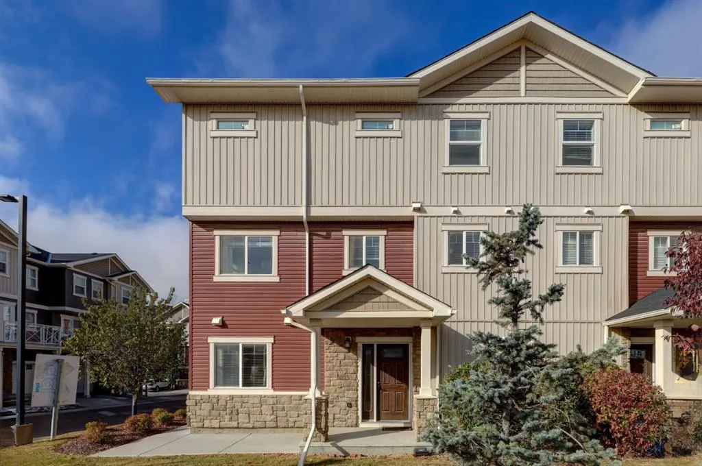 210 Skyview Ranch Grove NE