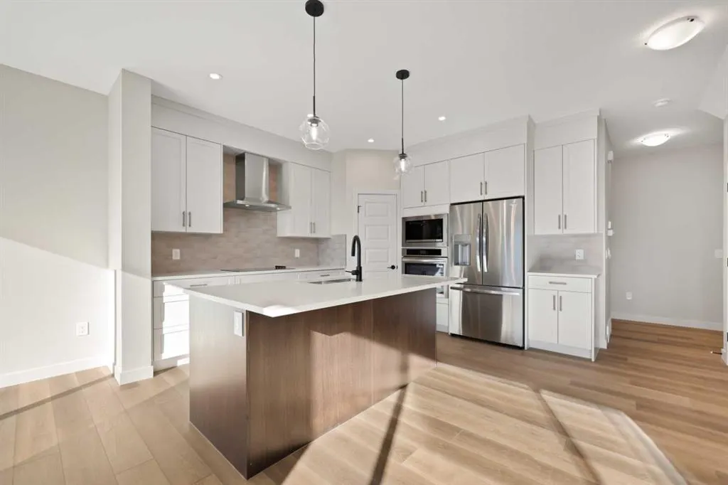 86 Emerson Crescent