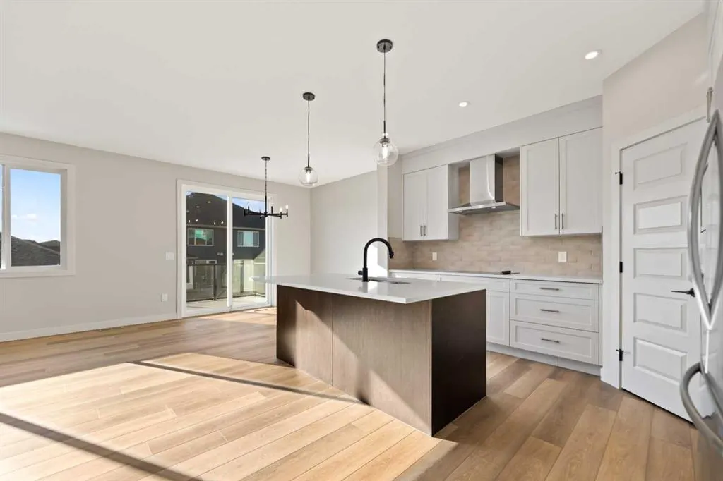 86 Emerson Crescent
