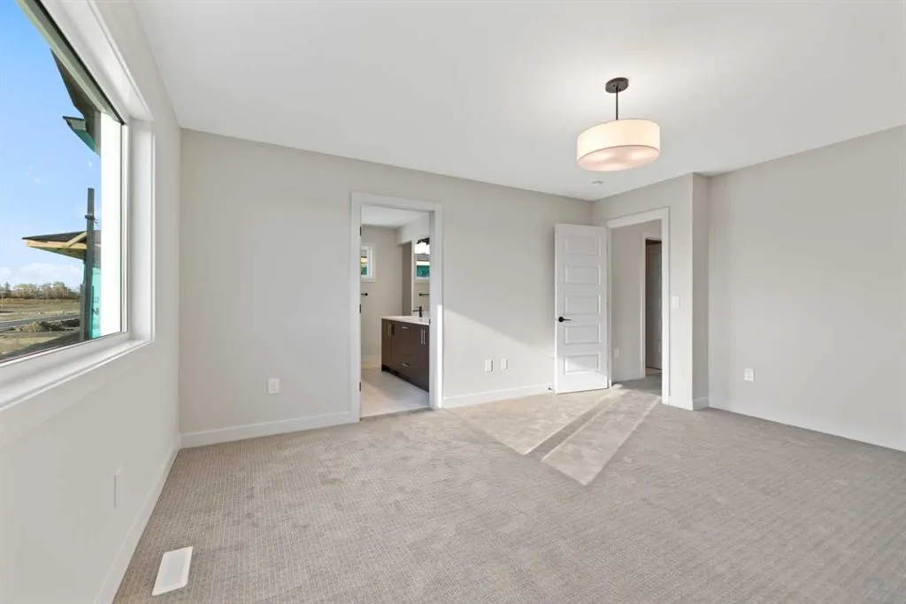 86 Emerson Crescent
