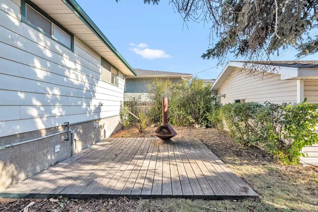 212 Dovercrest Place SE