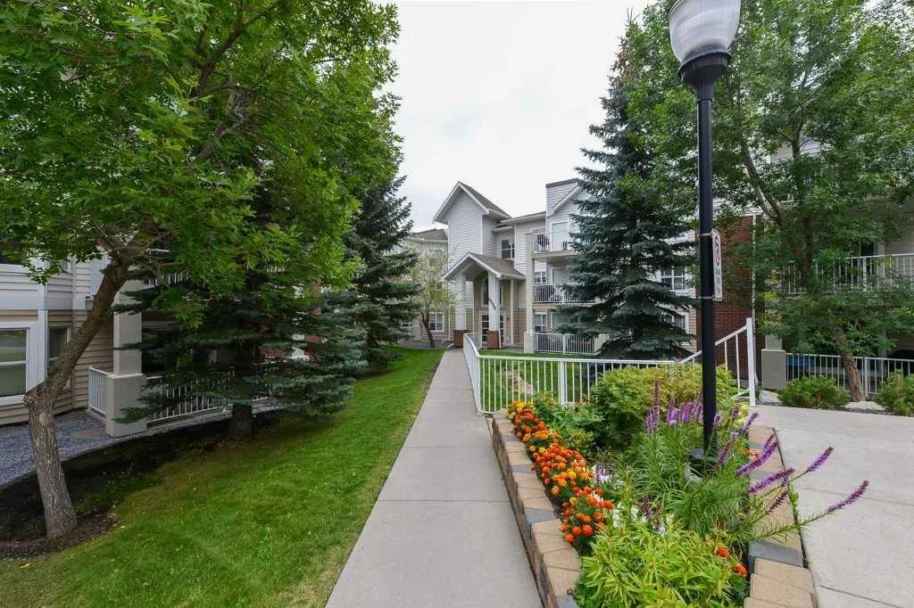 6800 Hunterview Drive NW, #215