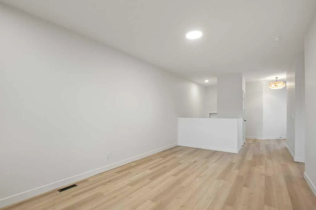 112 Gray Close