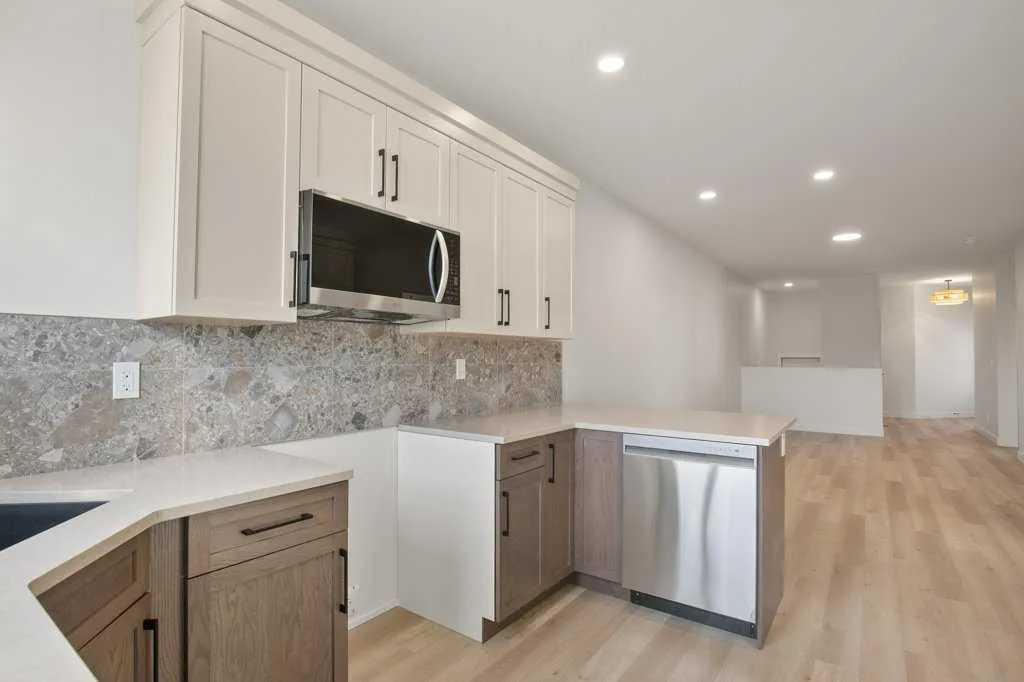 112 Gray Close