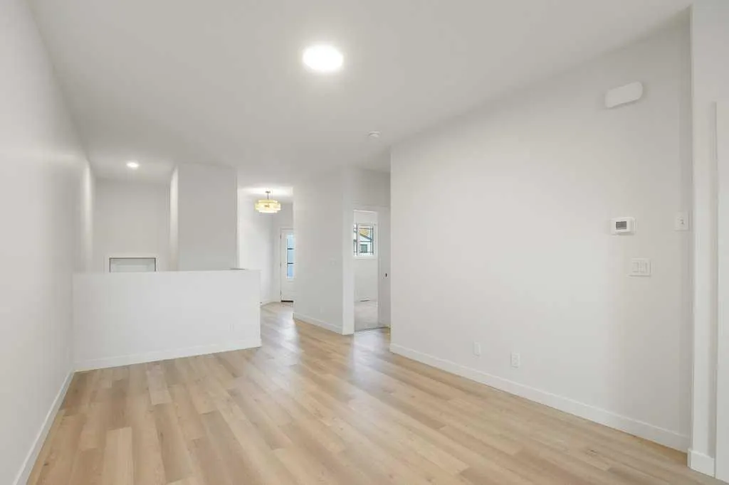 112 Gray Close