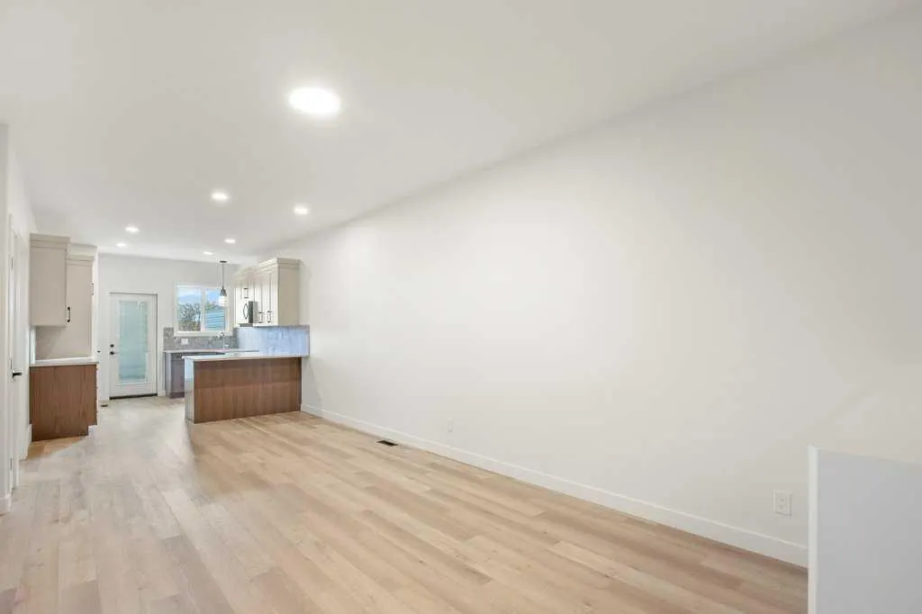112 Gray Close