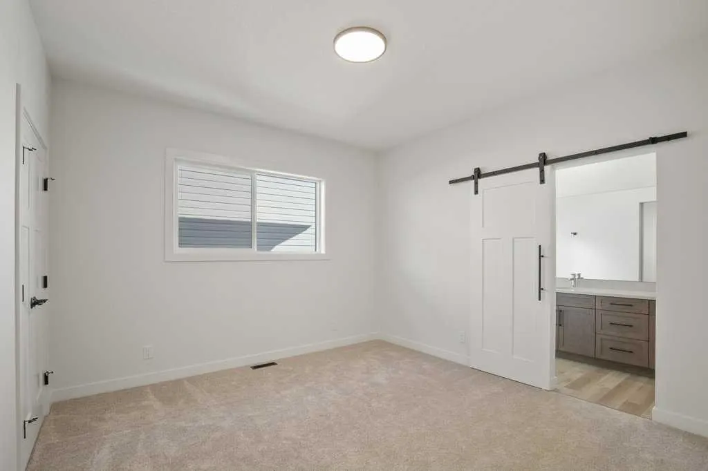 112 Gray Close