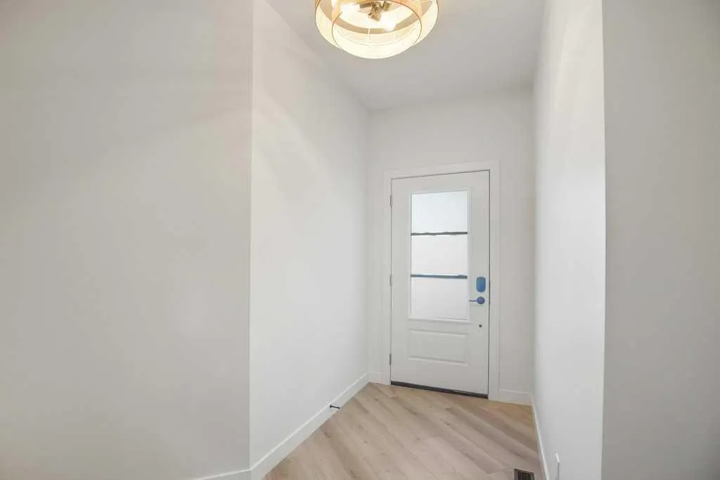 112 Gray Close