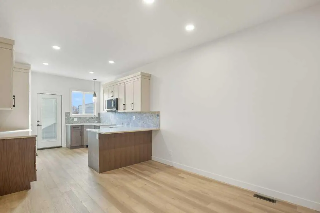 112 Gray Close