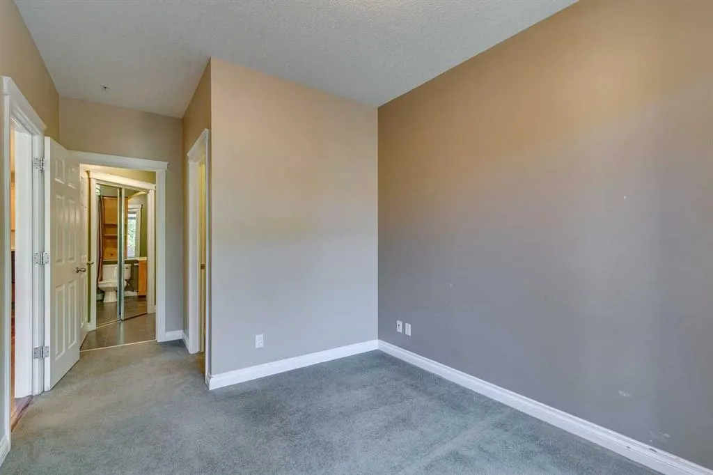24 Hemlock Crescent SW, #2201