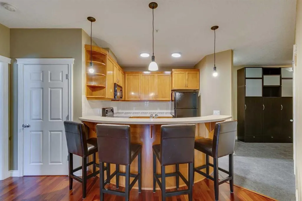 24 Hemlock Crescent SW, #2201