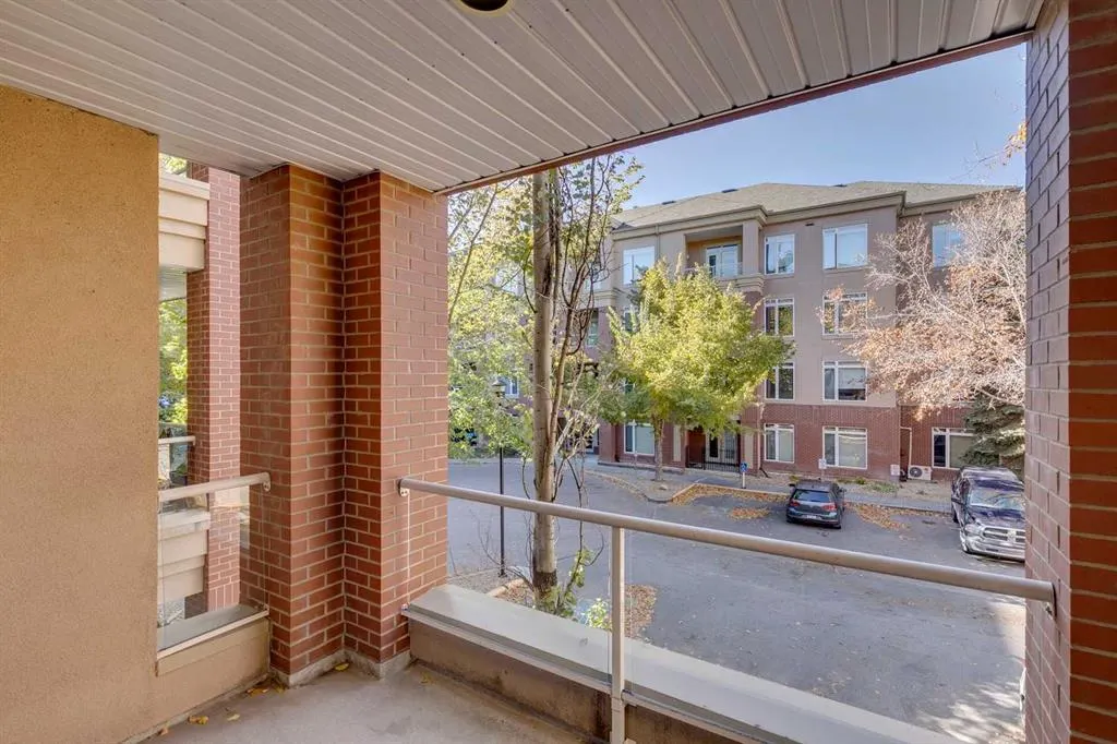 24 Hemlock Crescent SW, #2201