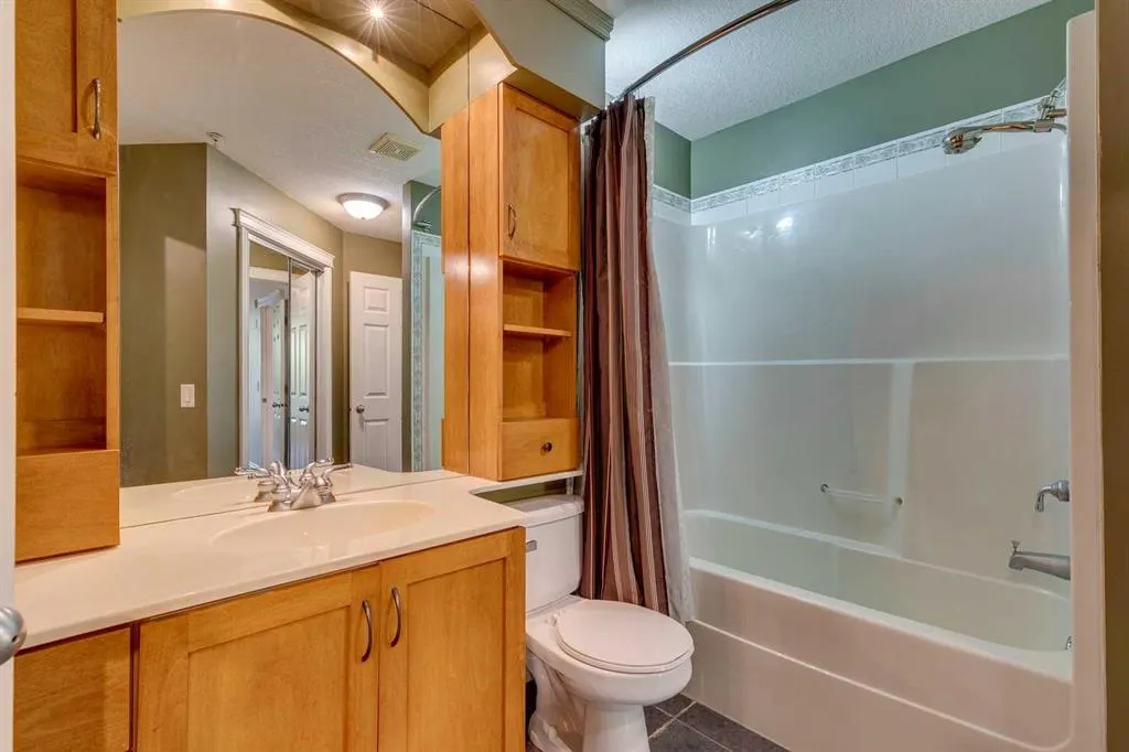 24 Hemlock Crescent SW, #2201