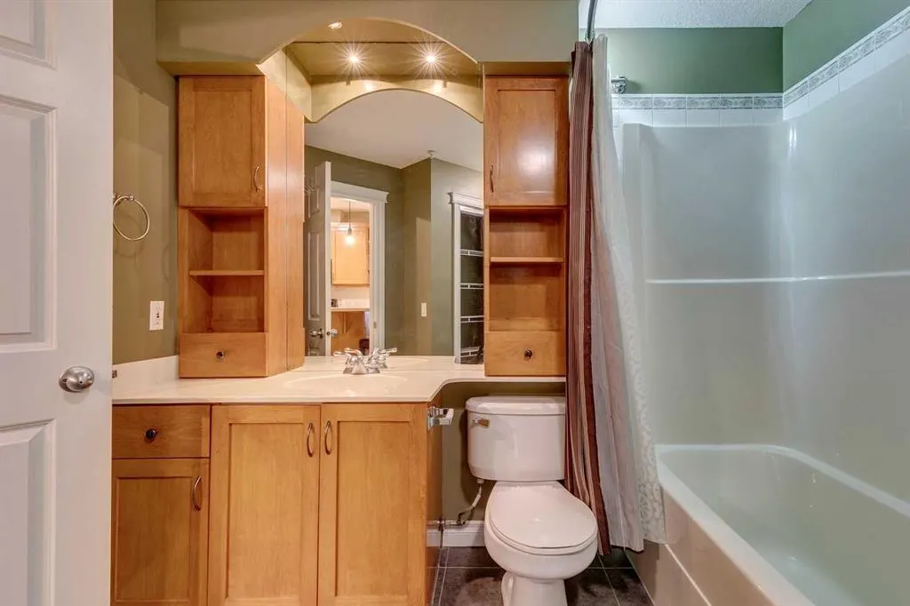 24 Hemlock Crescent SW, #2201