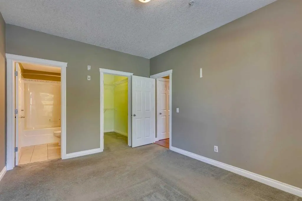 24 Hemlock Crescent SW, #2201