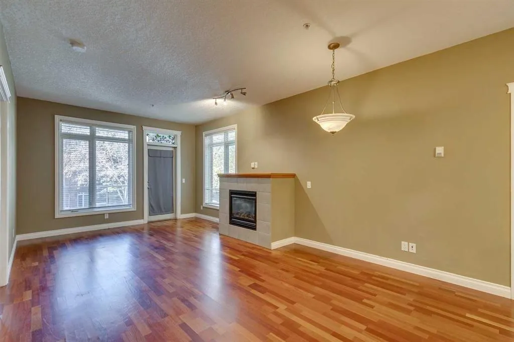 24 Hemlock Crescent SW, #2201