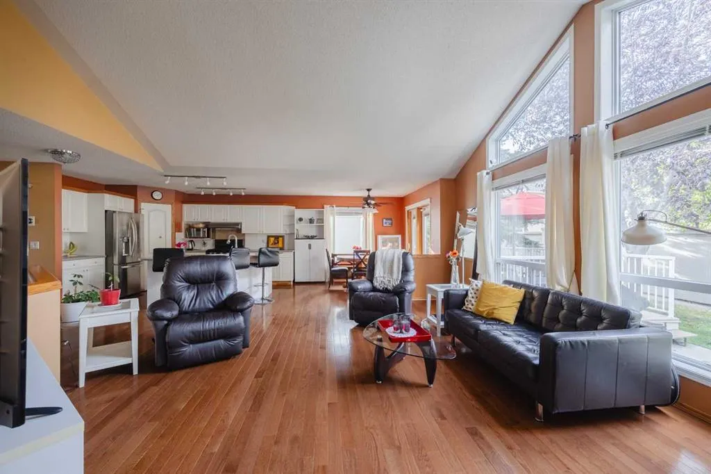145 McKenzie Lake Gardens SE