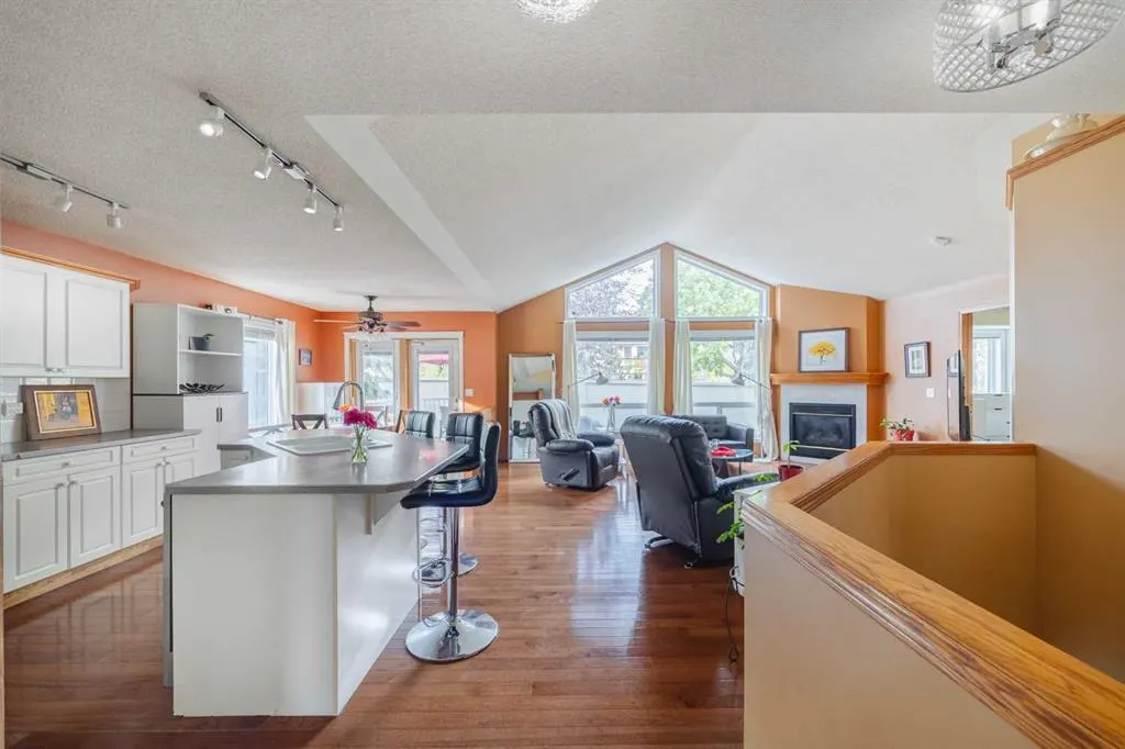 145 McKenzie Lake Gardens SE
