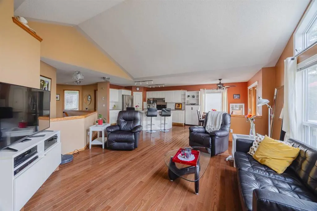 145 McKenzie Lake Gardens SE