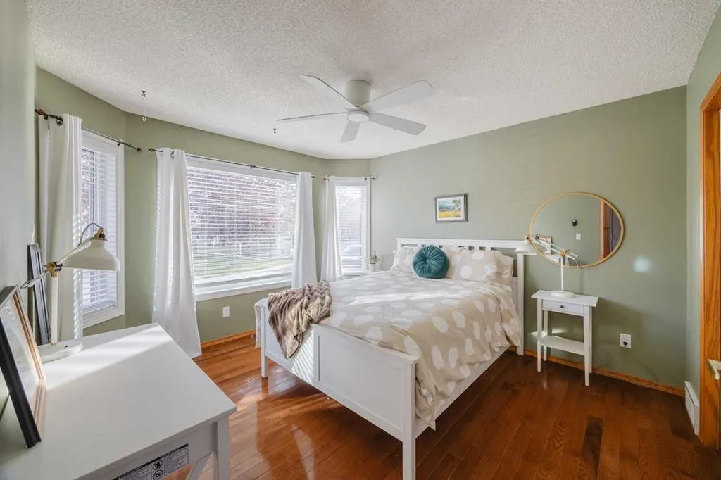 145 McKenzie Lake Gardens SE