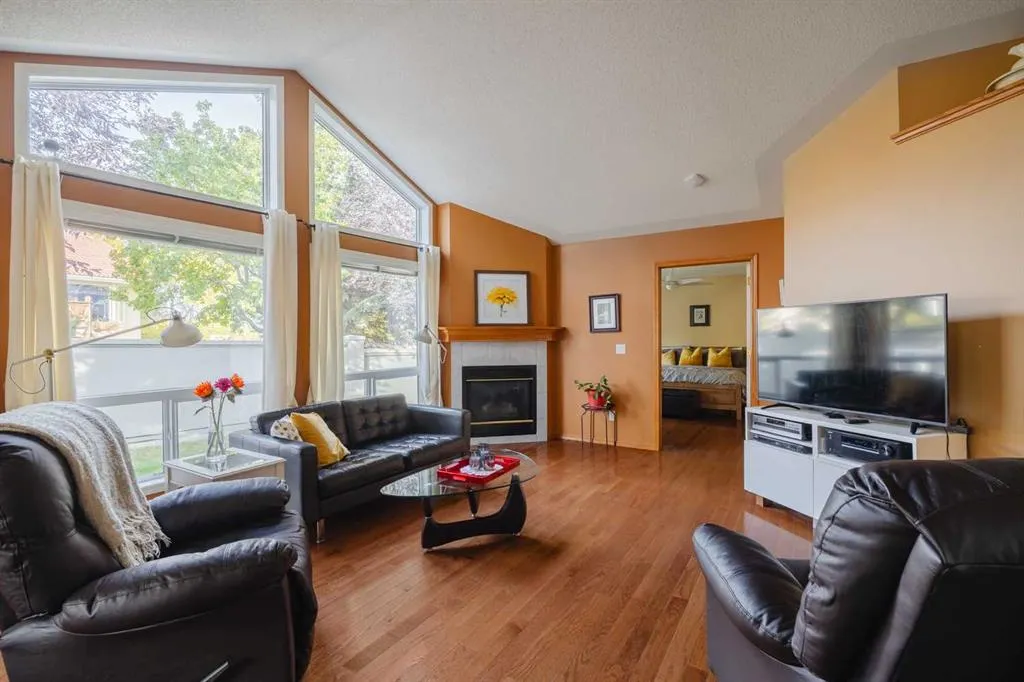 145 McKenzie Lake Gardens SE