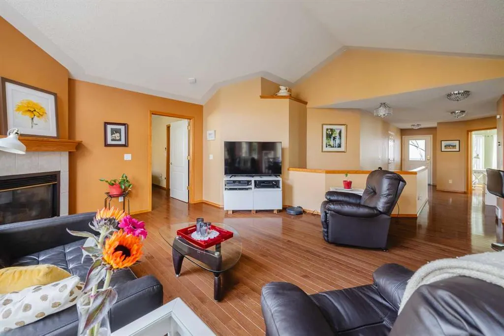 145 McKenzie Lake Gardens SE