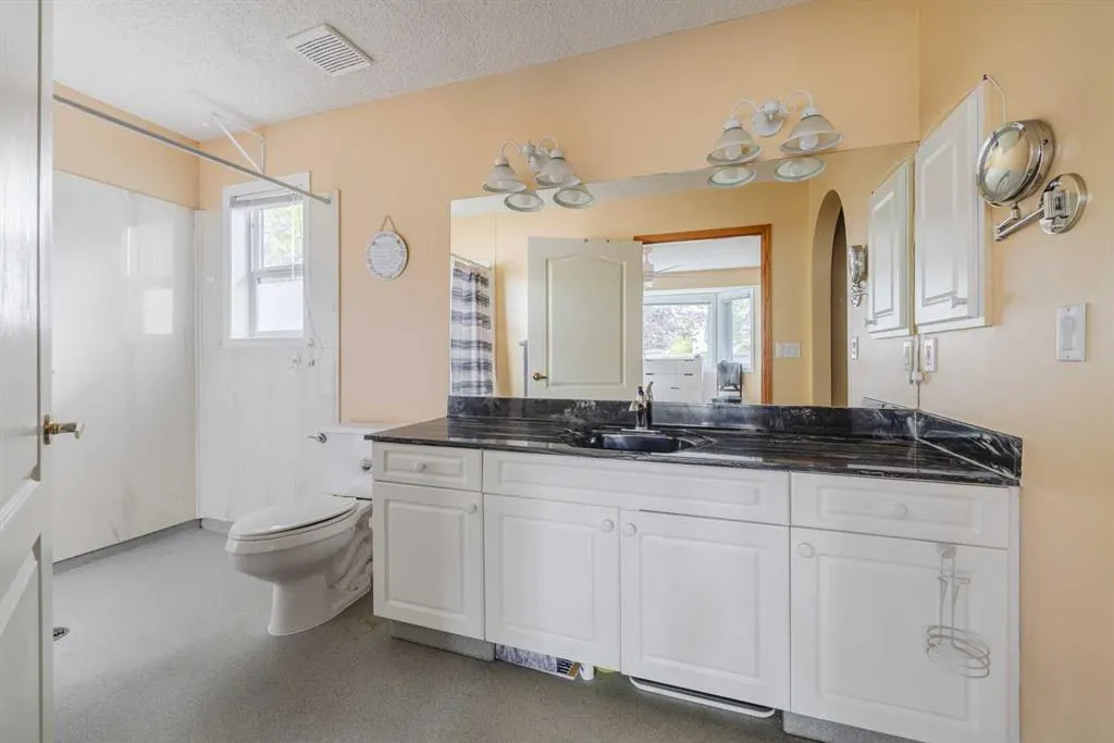 145 McKenzie Lake Gardens SE