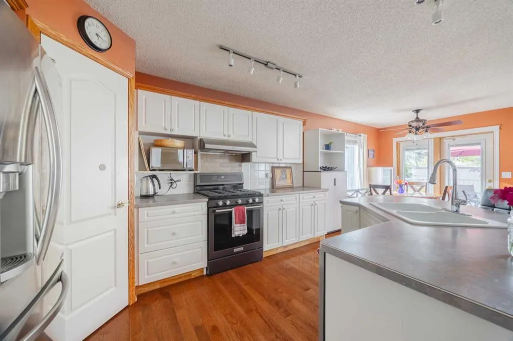 145 McKenzie Lake Gardens SE