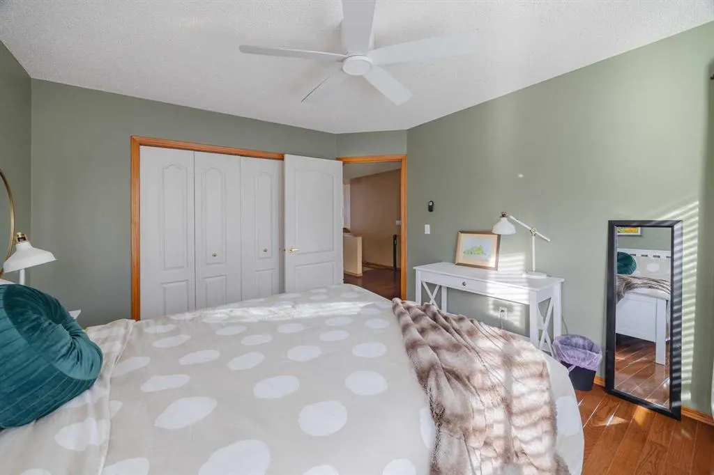 145 McKenzie Lake Gardens SE