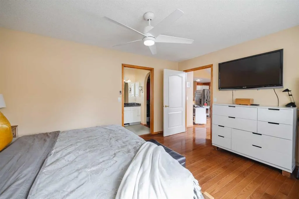 145 McKenzie Lake Gardens SE