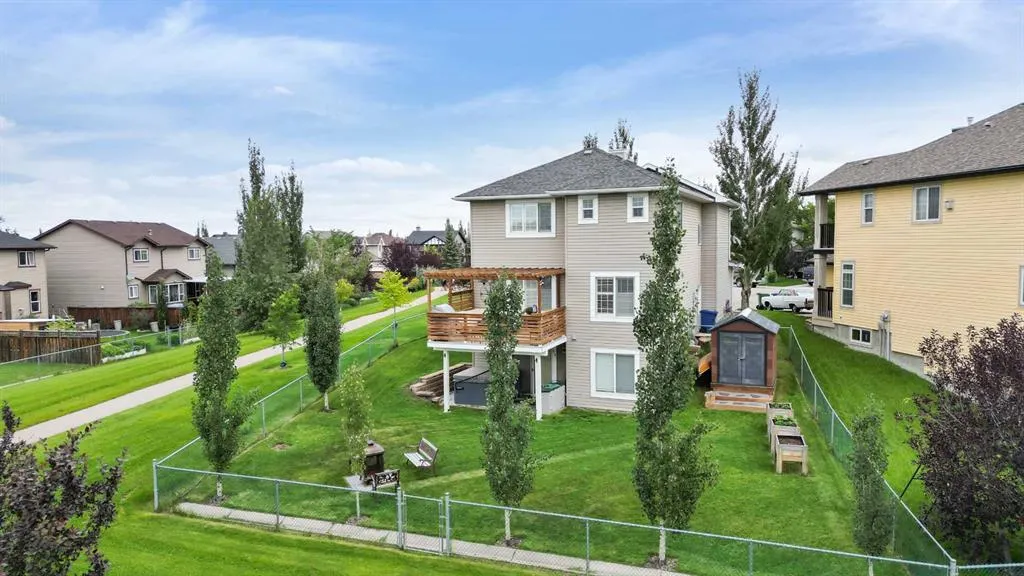 60 Canoe Cove SW