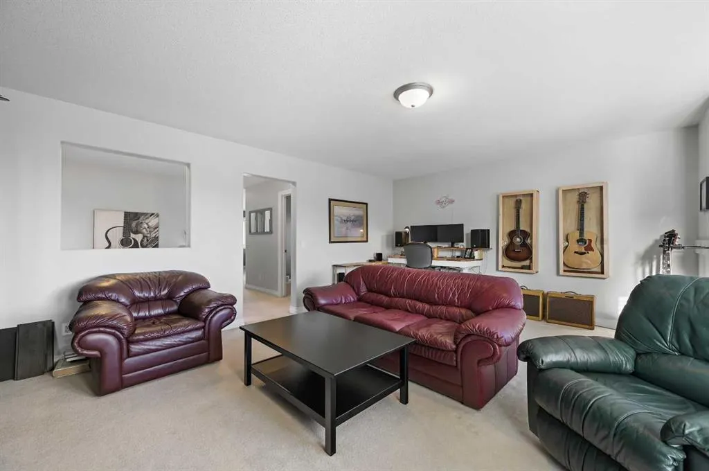 60 Canoe Cove SW