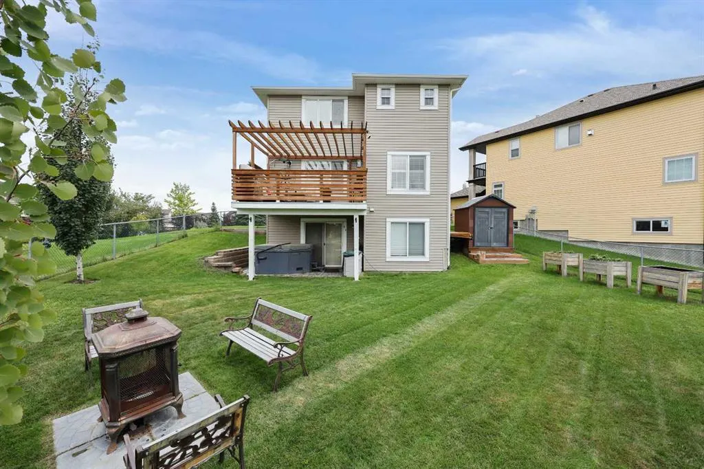 60 Canoe Cove SW